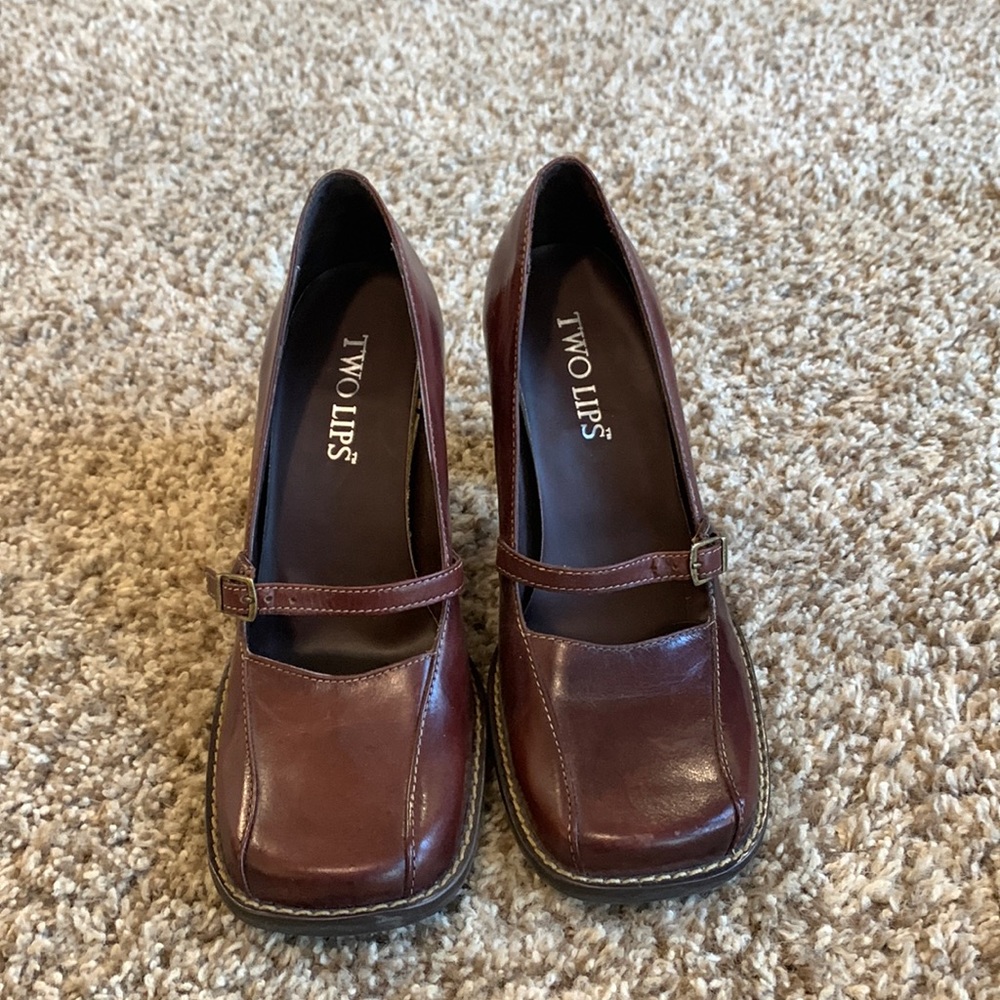 Vintage mahogany Two Lips size 6.5 heeled maryjane
